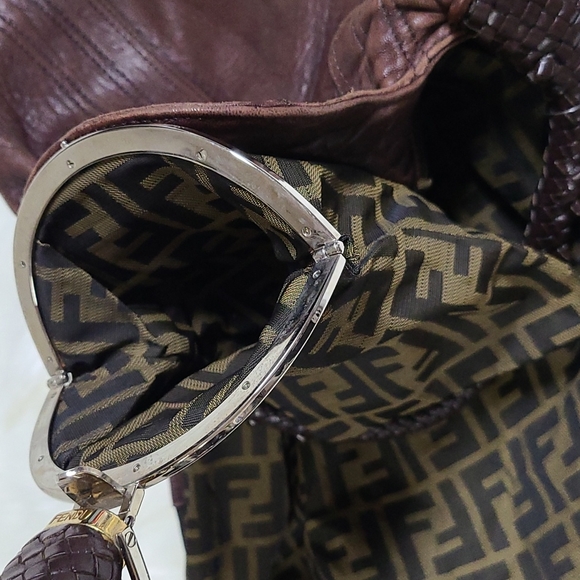 💯 Authentic Fendi Handbag 🍀 - Picture 6 of 15